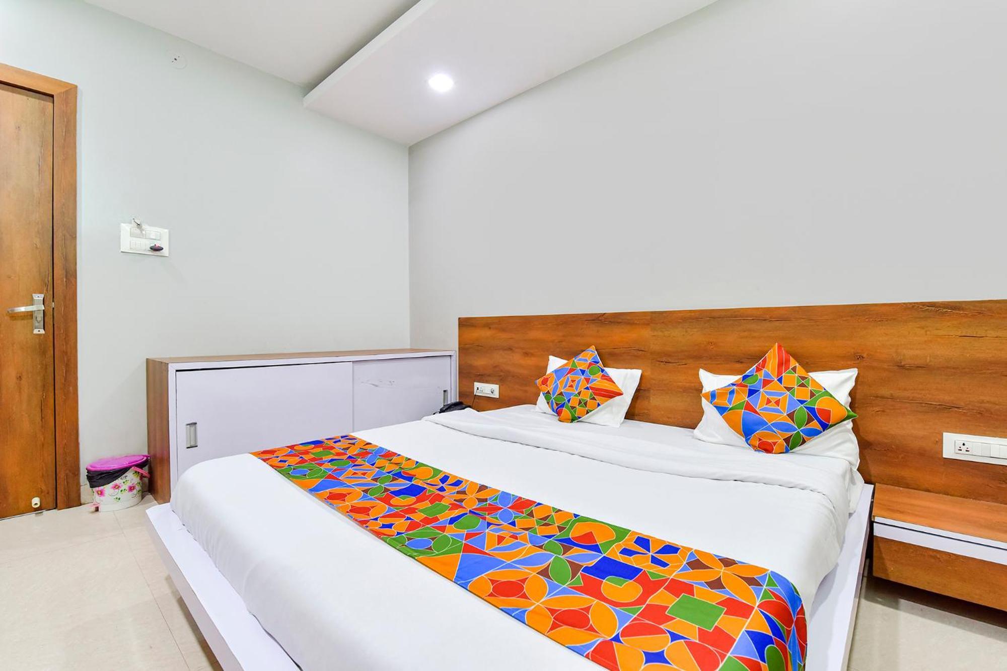 Fabhotel Raghumani Palace Ujjain Ngoại thất bức ảnh
